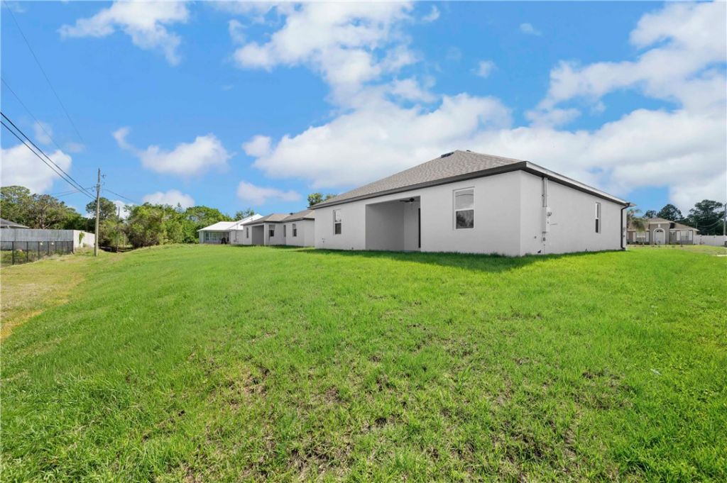9335 101st Avenue , Vero Beach, FL 32967 Photo