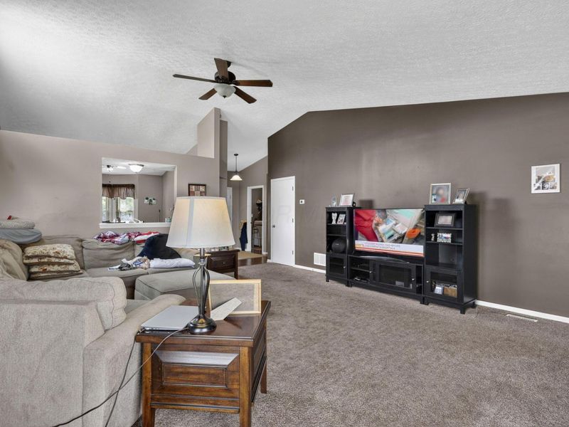 811 Wallinger Drive, Galloway, OH 43119 Photo 10