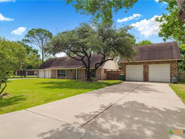 105 Tropical Drive, Victoria, TX 77904