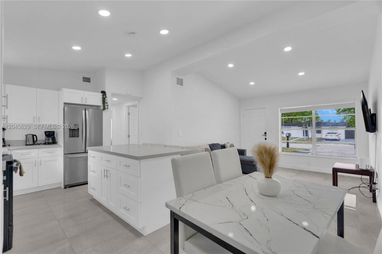 1016 SW 22nd Ter, Fort Lauderdale, FL 33312 Photo