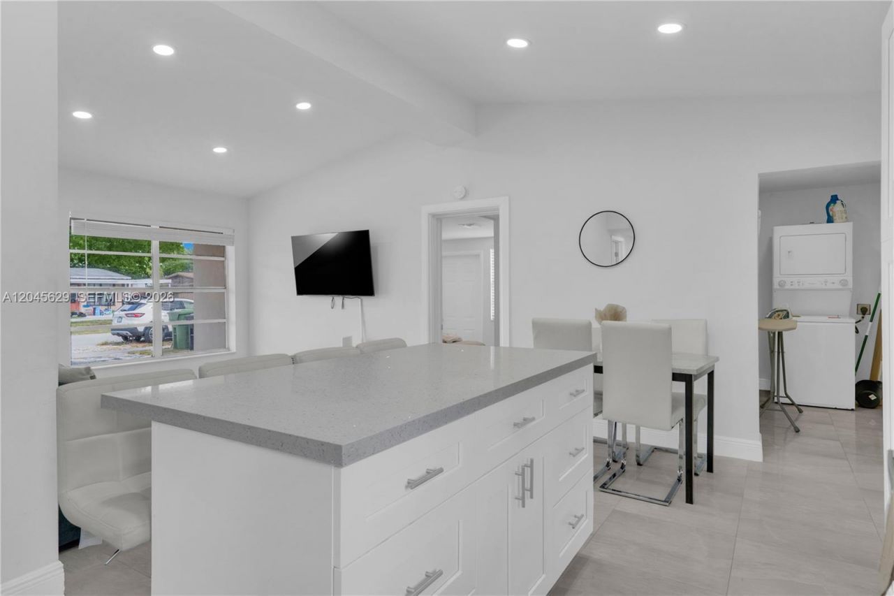1016 SW 22nd Ter, Fort Lauderdale, FL 33312 Photo