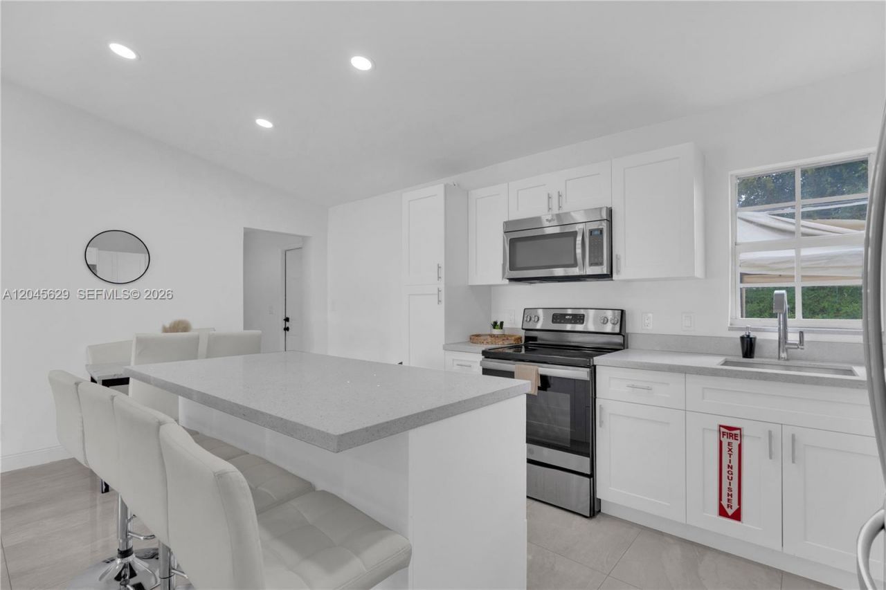 1016 SW 22nd Ter, Fort Lauderdale, FL 33312 Photo