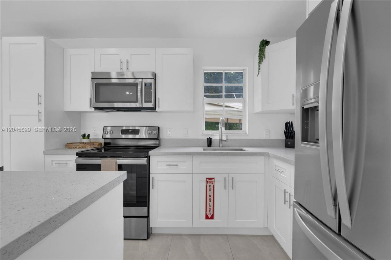 1016 SW 22nd Ter, Fort Lauderdale, FL 33312 Photo