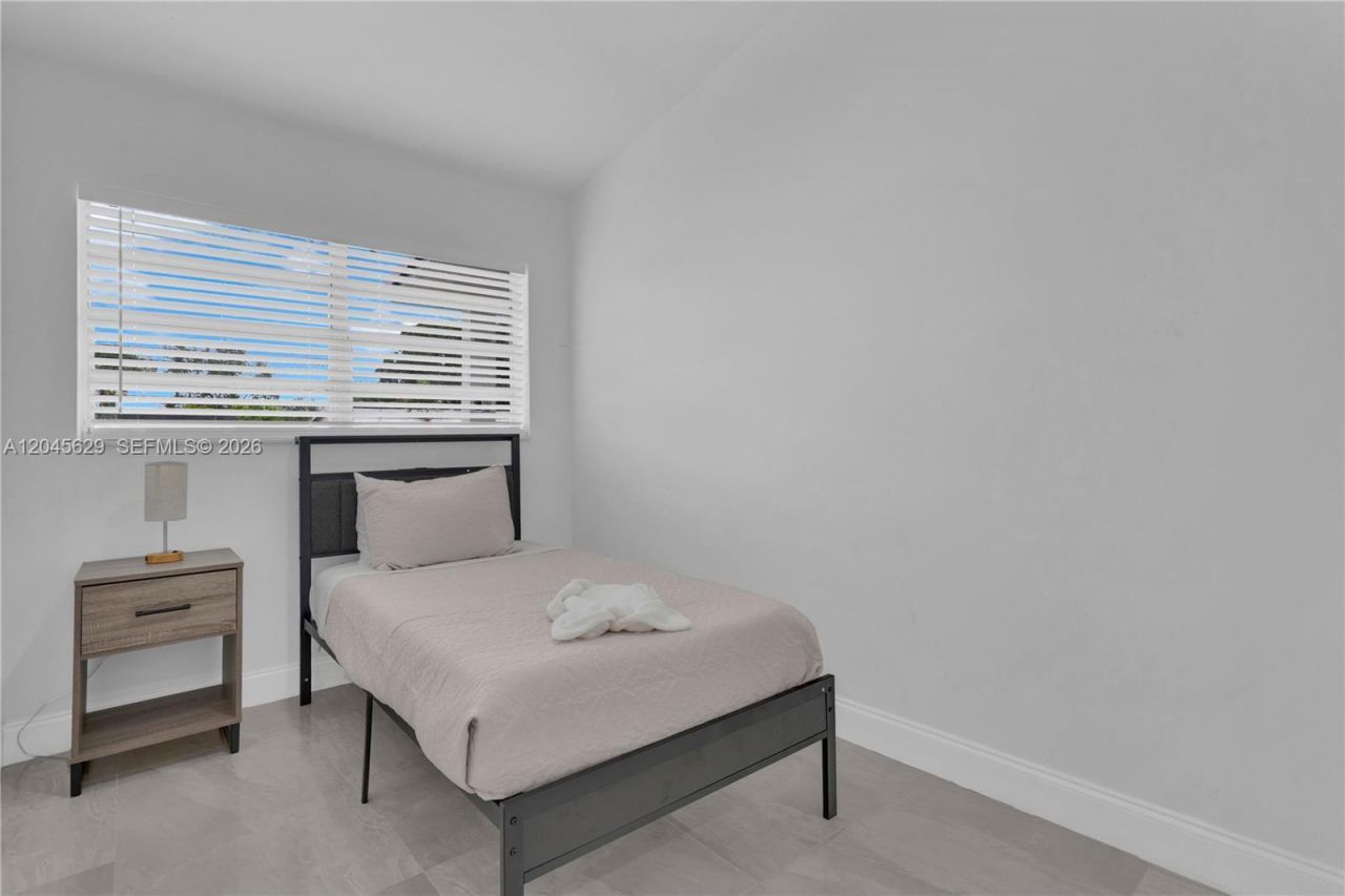 1016 SW 22nd Ter, Fort Lauderdale, FL 33312 Photo