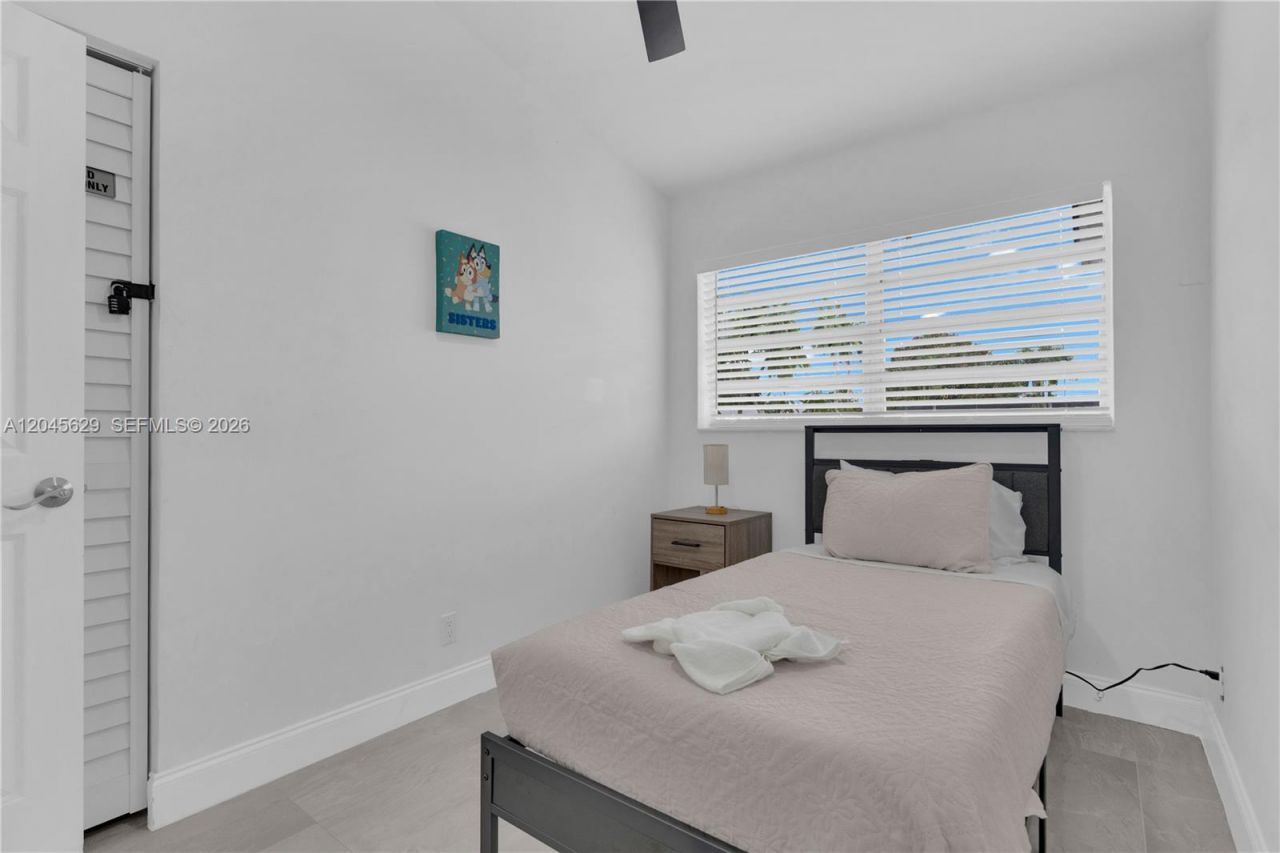 1016 SW 22nd Ter, Fort Lauderdale, FL 33312 Photo