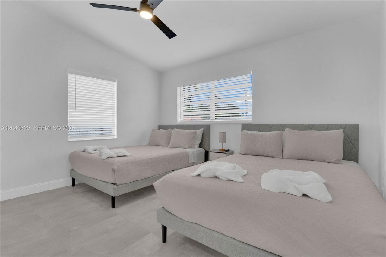 1016 SW 22nd Ter, Fort Lauderdale, FL 33312 Photo