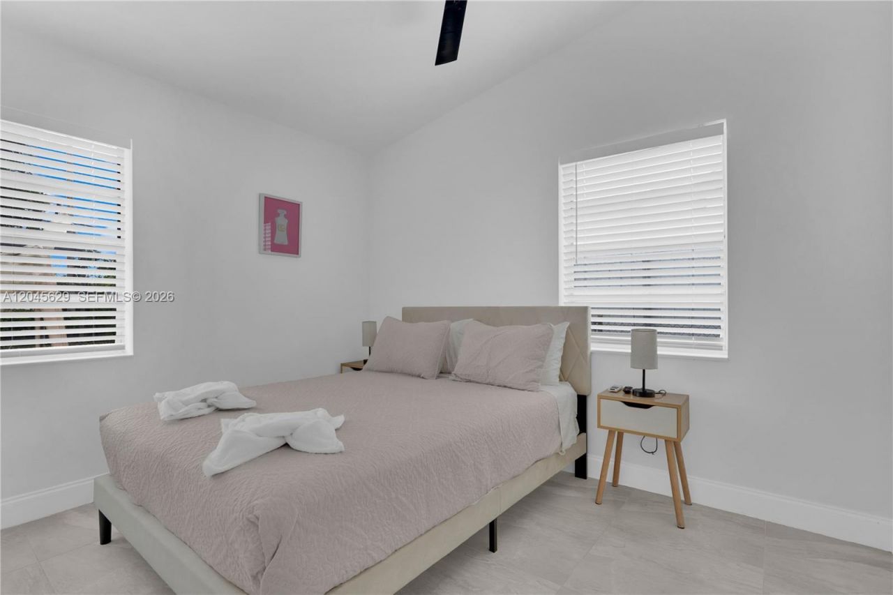 1016 SW 22nd Ter, Fort Lauderdale, FL 33312 Photo