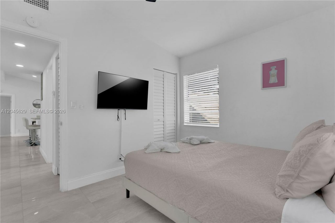 1016 SW 22nd Ter, Fort Lauderdale, FL 33312 Photo