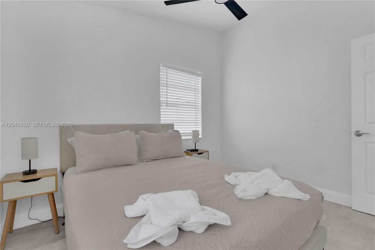 1016 SW 22nd Ter, Fort Lauderdale, FL 33312 Photo