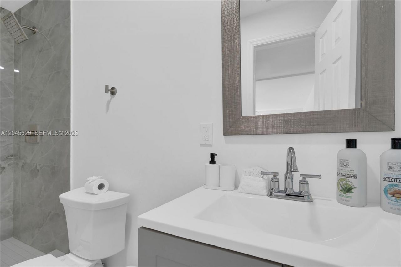 1016 SW 22nd Ter, Fort Lauderdale, FL 33312 Photo