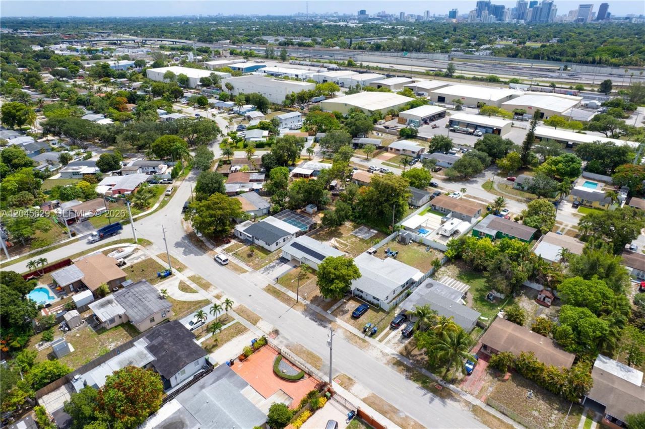 1016 SW 22nd Ter, Fort Lauderdale, FL 33312 Photo