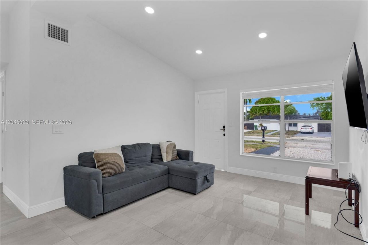 1016 SW 22nd Ter, Fort Lauderdale, FL 33312 Photo