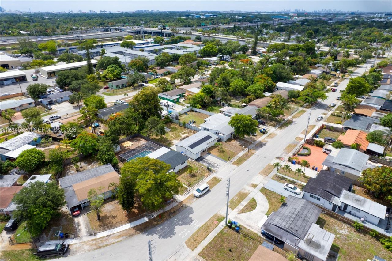 1016 SW 22nd Ter, Fort Lauderdale, FL 33312 Photo