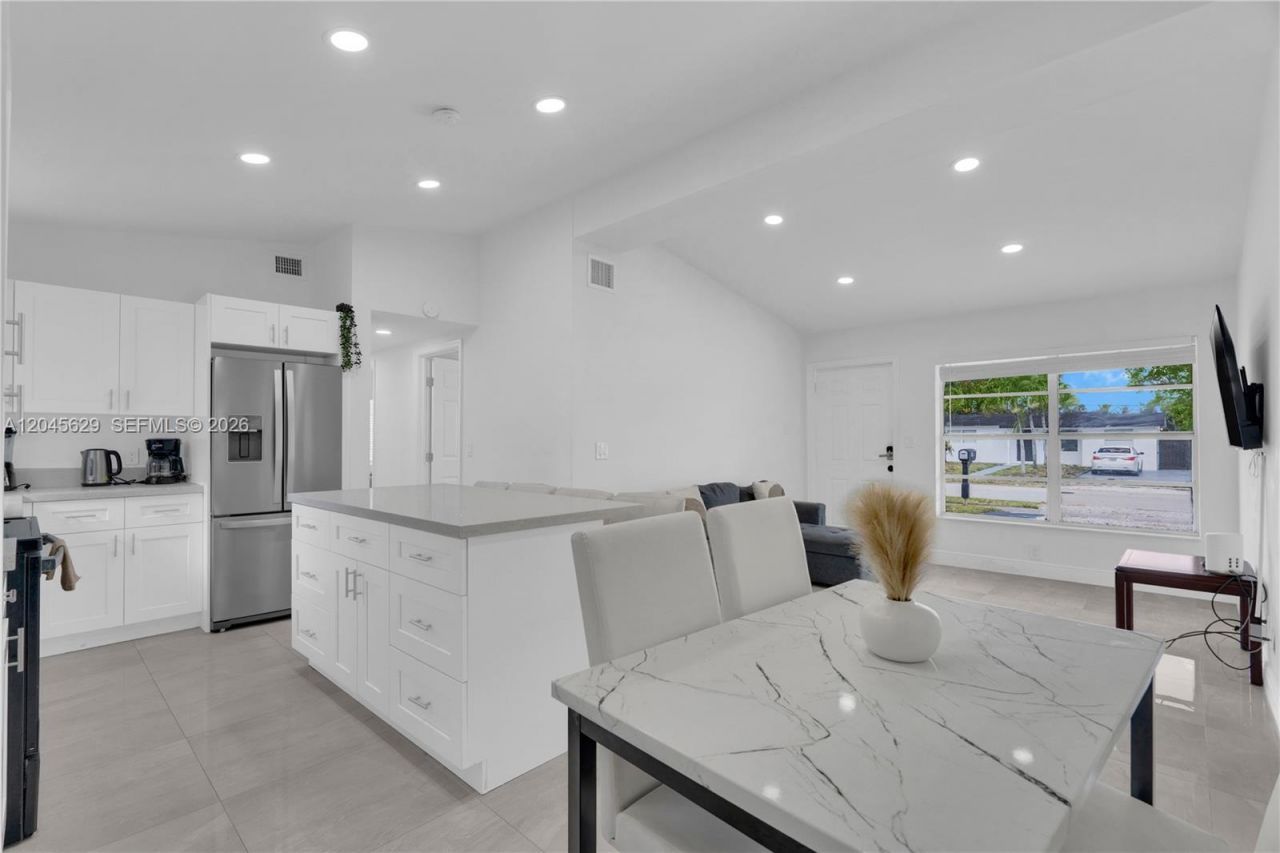 1016 SW 22nd Ter, Fort Lauderdale, FL 33312 Photo