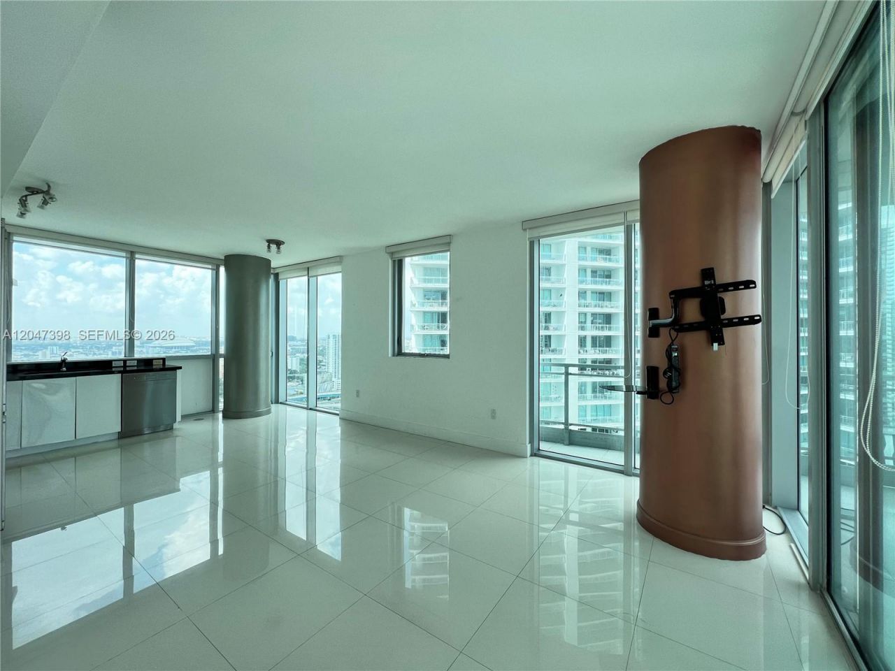 92 SW 3rd St , Unit 3310, Miami, FL 33130 Photo