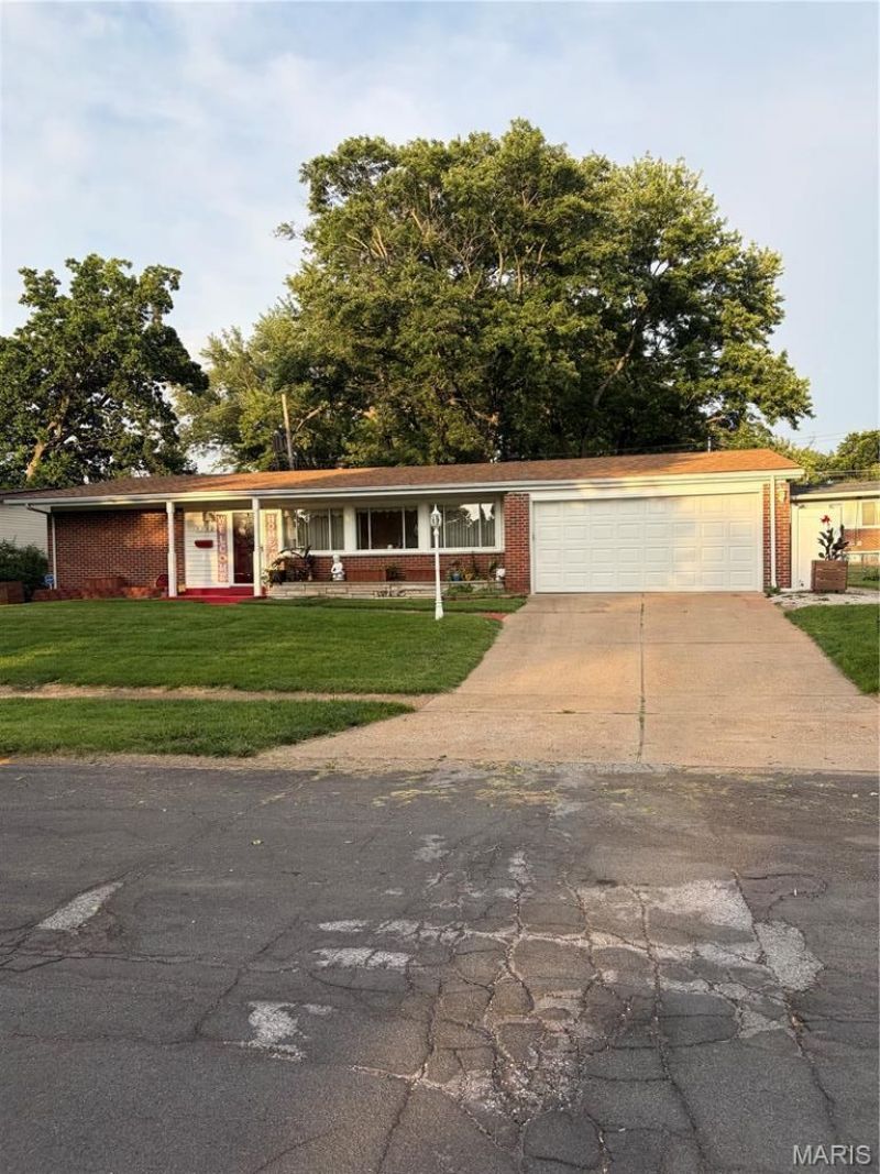 1360 Nashua Drive, Florissant, MO 63033 Main Photo