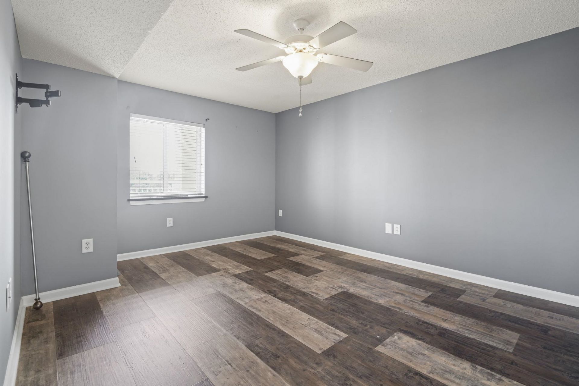 2151 Bridge View Ct. Photo 31