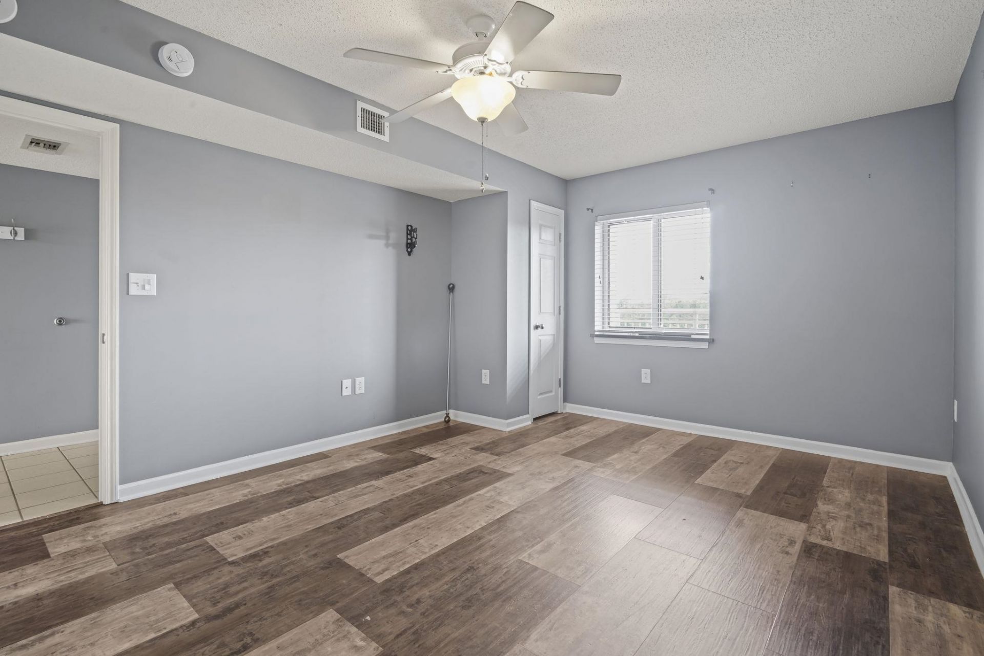 2151 Bridge View Ct. Photo 32
