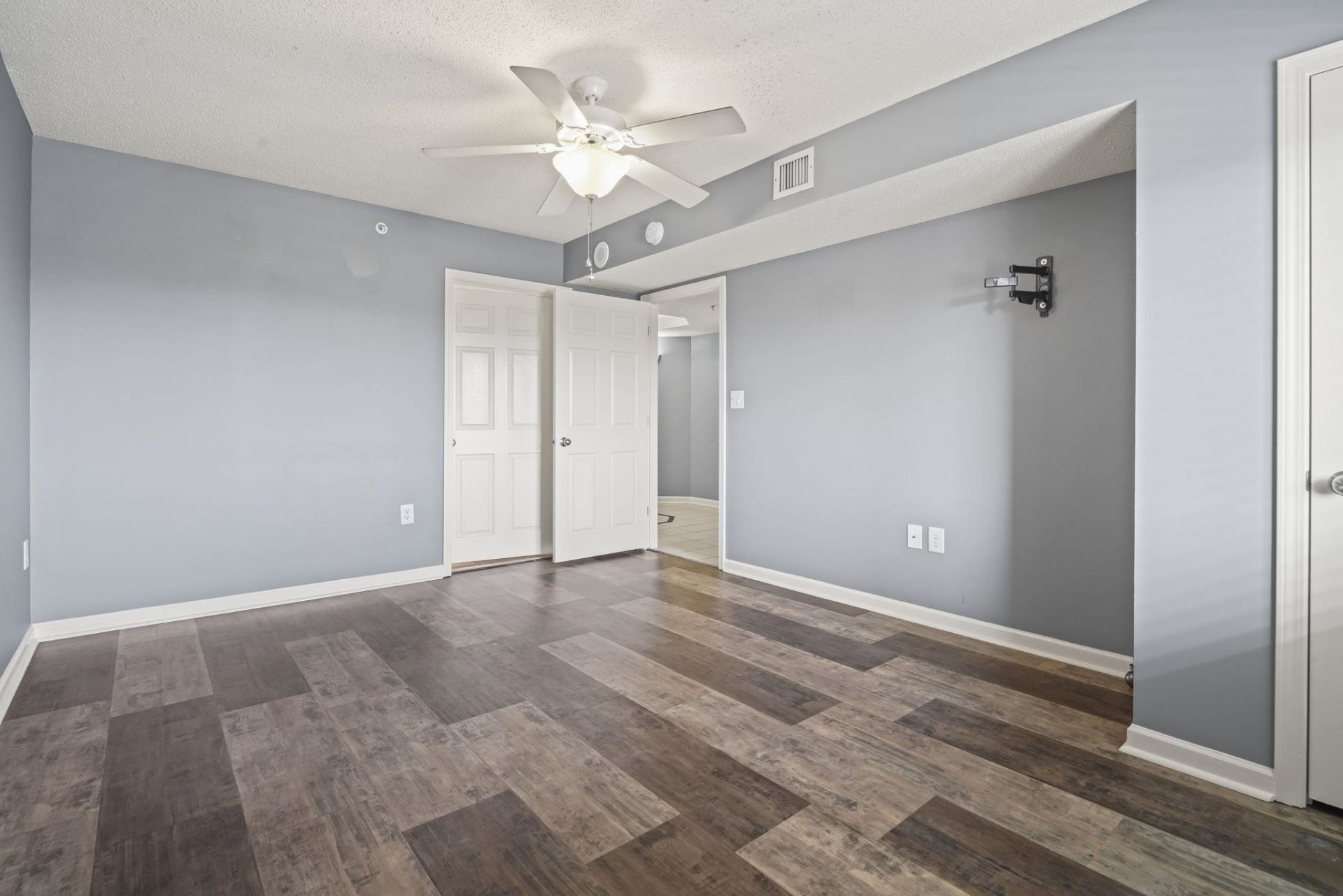 2151 Bridge View Ct. Photo 33