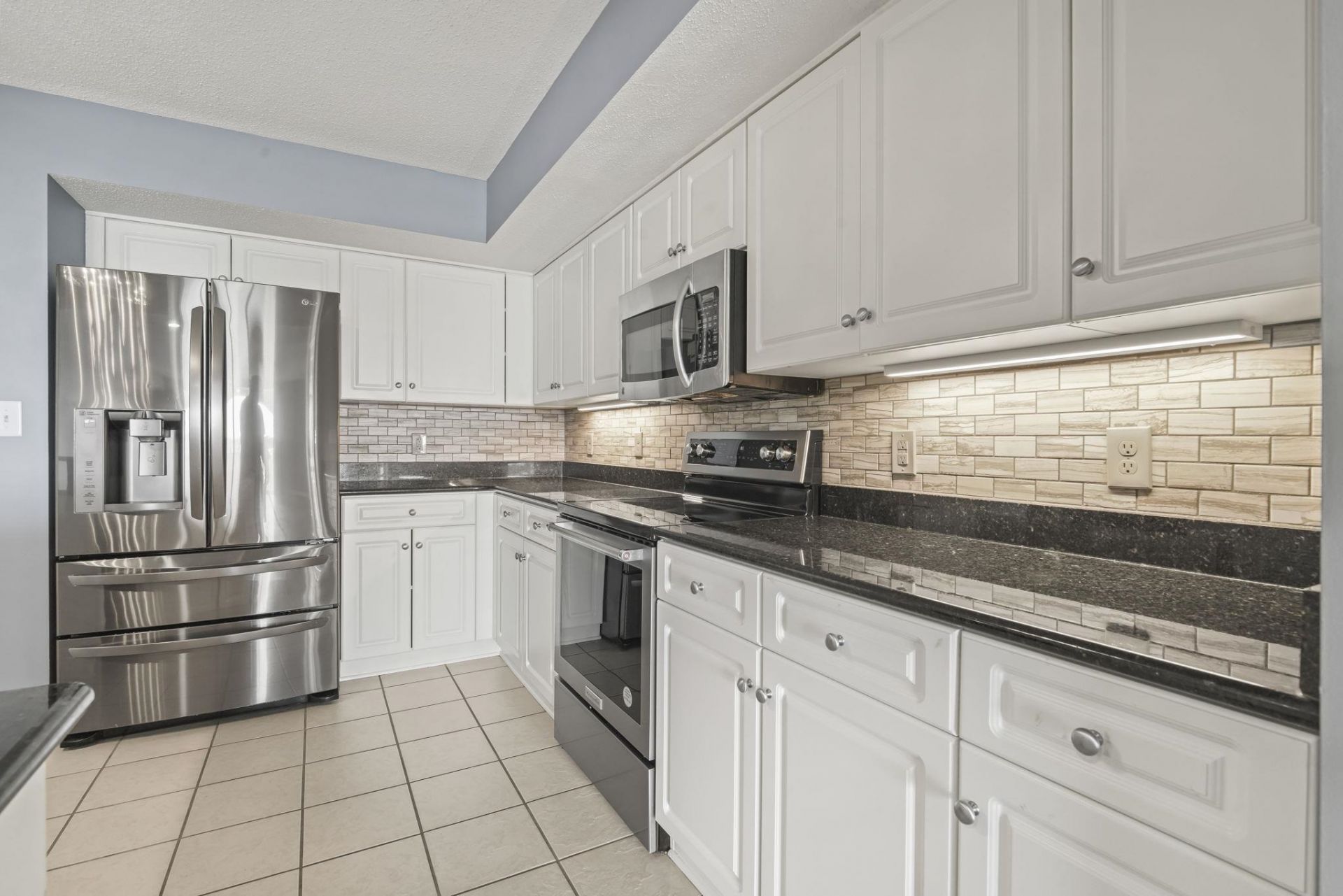 2151 Bridge View Ct. Photo 9