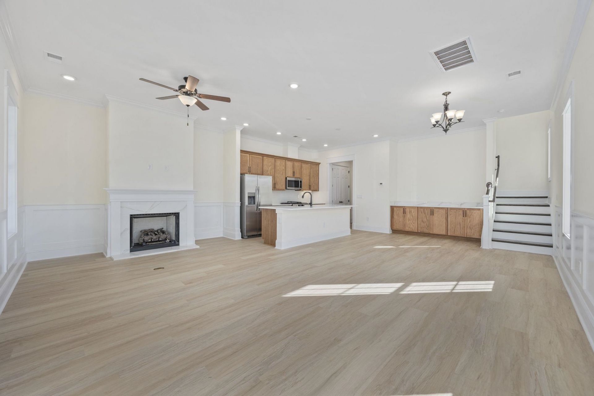 976 Farrow Pkwy.  Photo 4