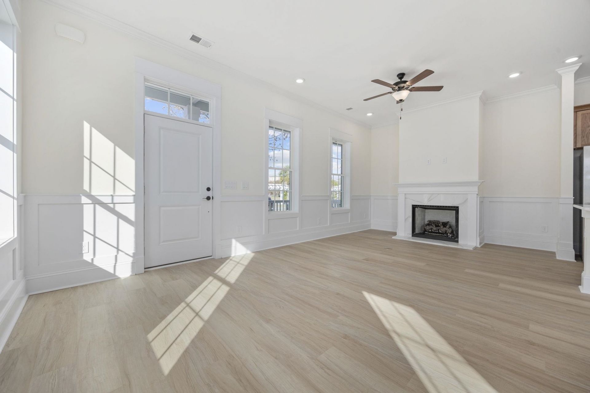 976 Farrow Pkwy.  Photo 6