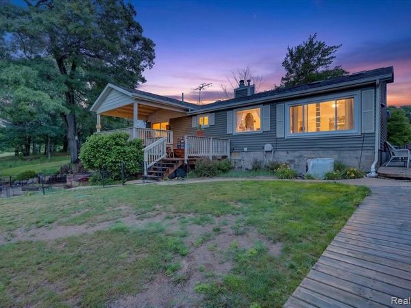 17 E 17 E White Lake Dr, Twin Lakes, MI 49457 Driv, Dalton Twp, MI 49457