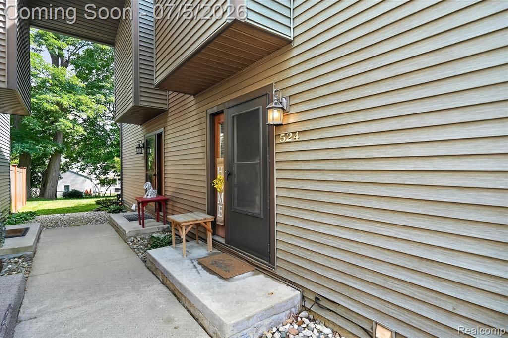 524 W Rockwell Street, Fenton, MI 48430 Main Photo