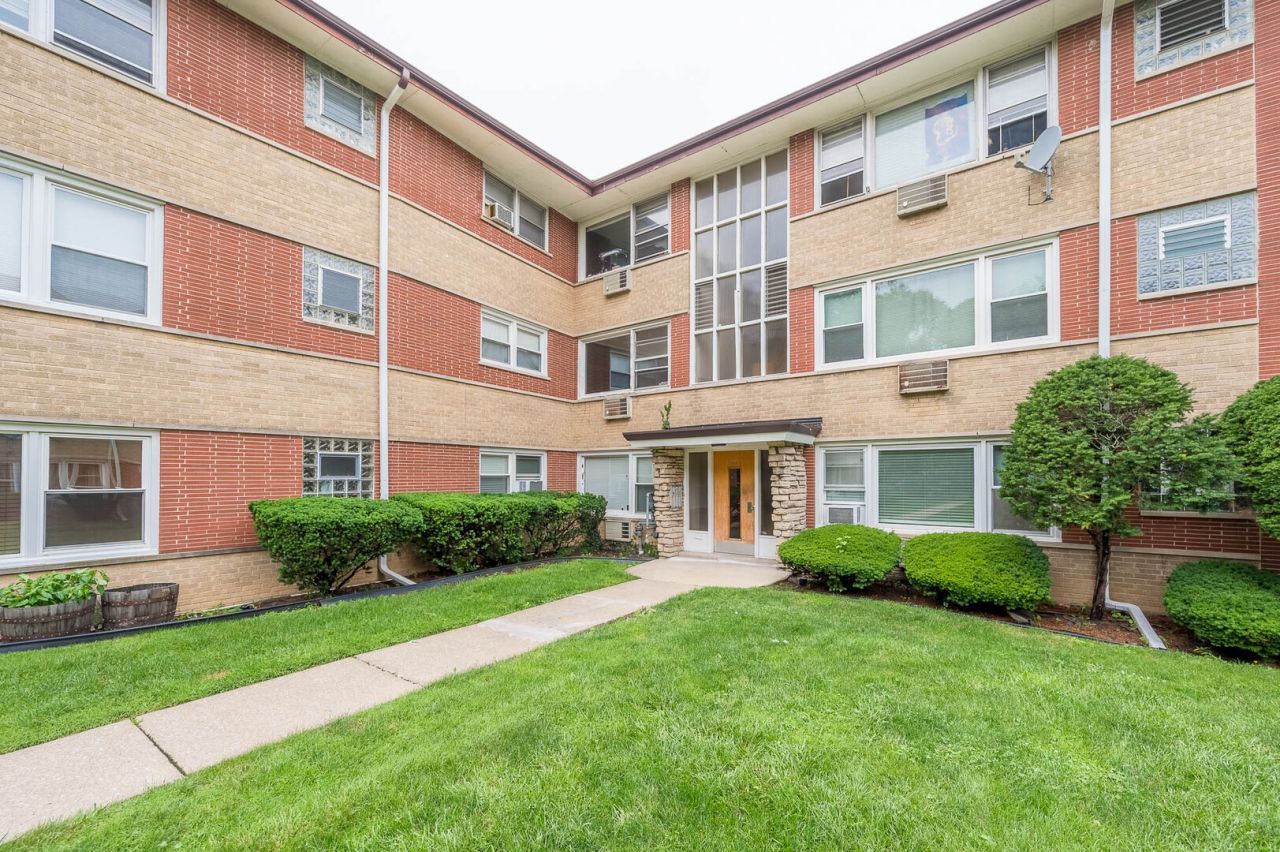 4326 N Keystone Avenue, Unit 2C, Chicago, IL 60641 Main Photo