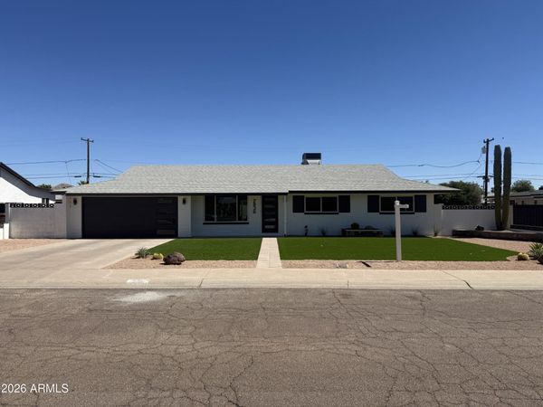 2836 E YUCCA Street, Phoenix, AZ 85028