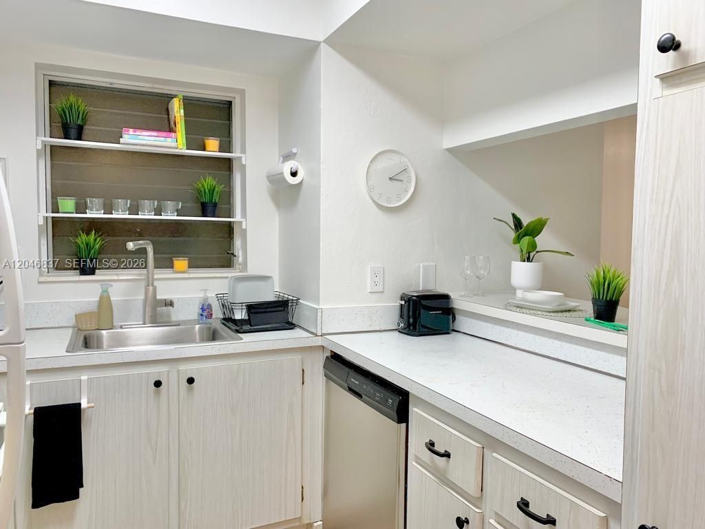 815 Middle River Dr , Unit 204, Fort Lauderdale, FL 33304 Photo