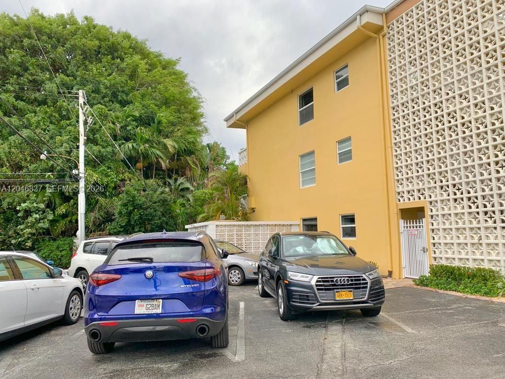 815 Middle River Dr , Unit 204, Fort Lauderdale, FL 33304 Photo