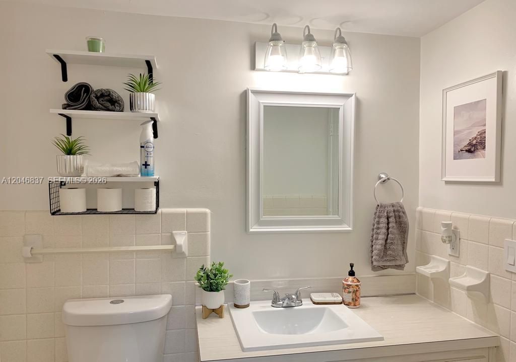 815 Middle River Dr , Unit 204, Fort Lauderdale, FL 33304 Photo