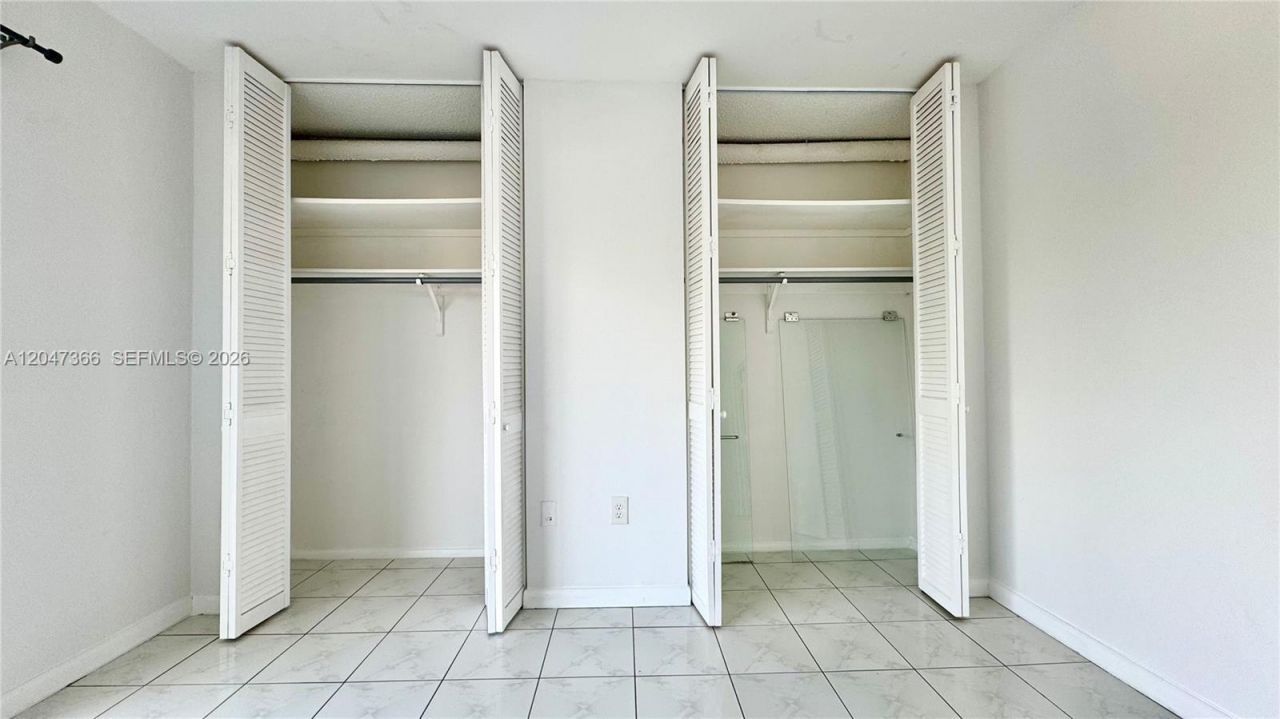 130 S Shore Dr , Unit 4B, Miami Beach, FL 33141 Photo