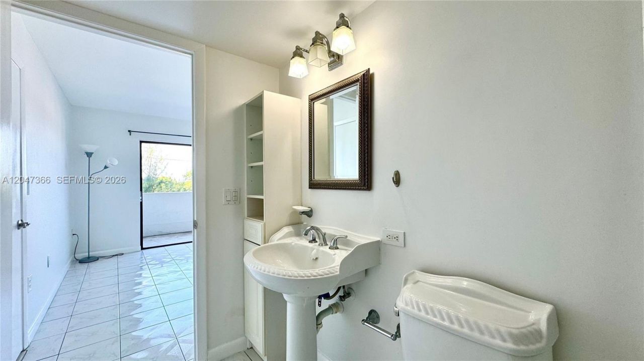 130 S Shore Dr , Unit 4B, Miami Beach, FL 33141 Photo