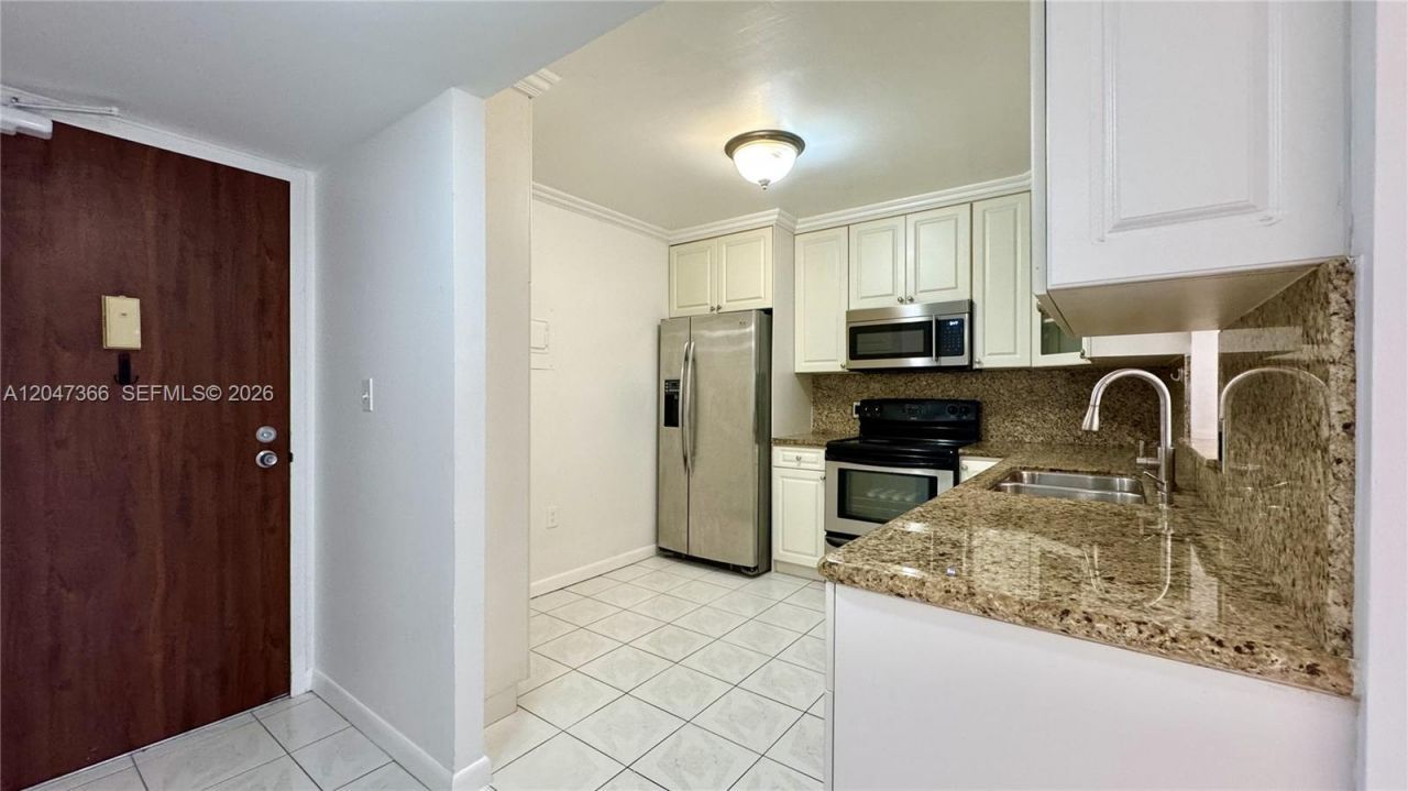 130 S Shore Dr , Unit 4B, Miami Beach, FL 33141 Photo