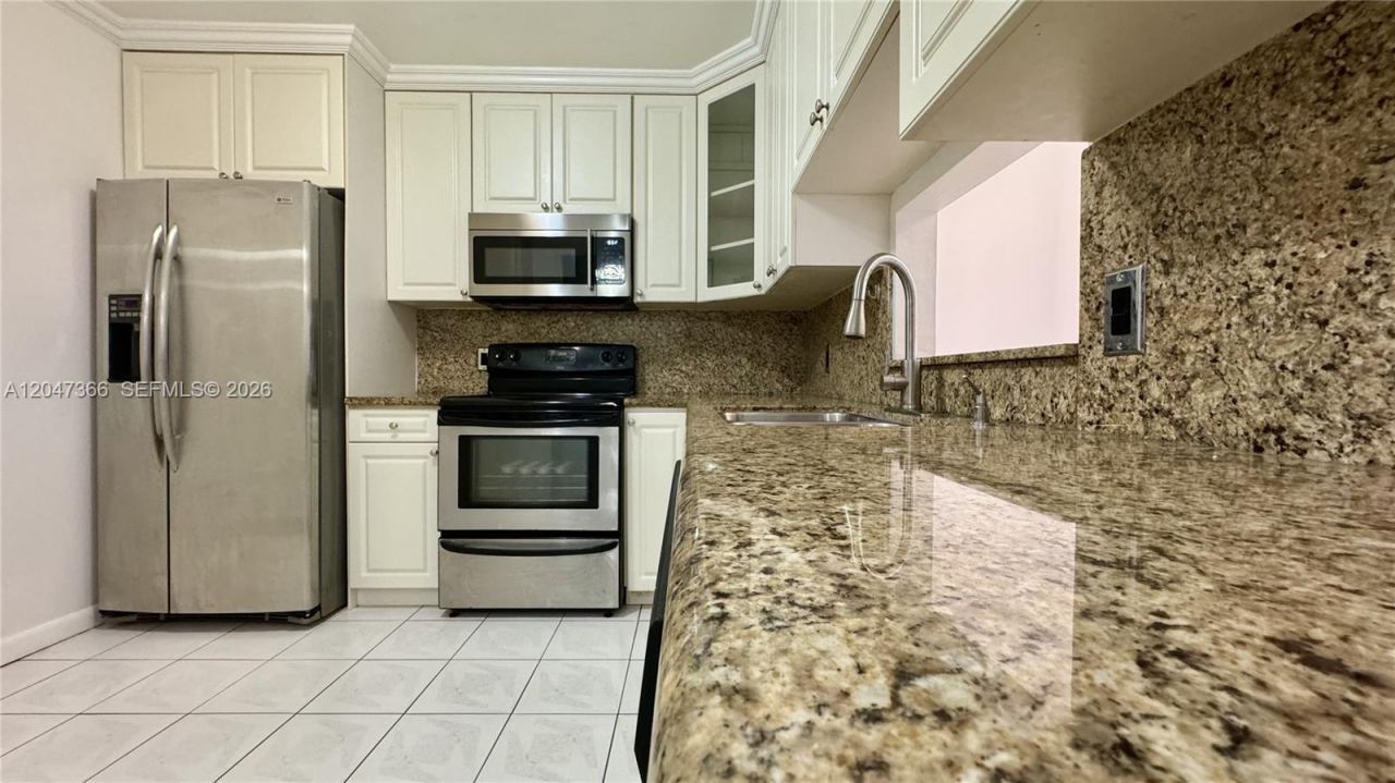 130 S Shore Dr , Unit 4B, Miami Beach, FL 33141 Photo