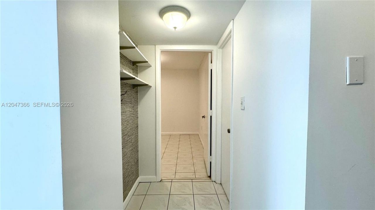 130 S Shore Dr , Unit 4B, Miami Beach, FL 33141 Photo