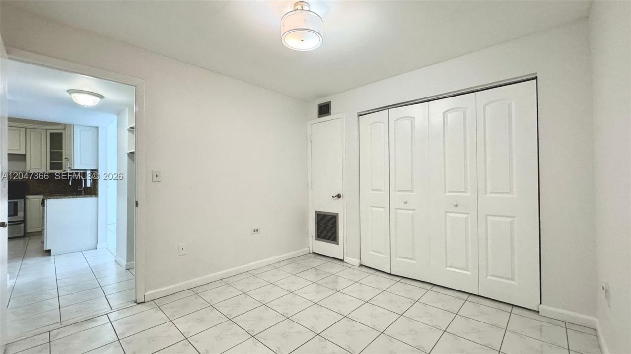 130 S Shore Dr , Unit 4B, Miami Beach, FL 33141 Photo