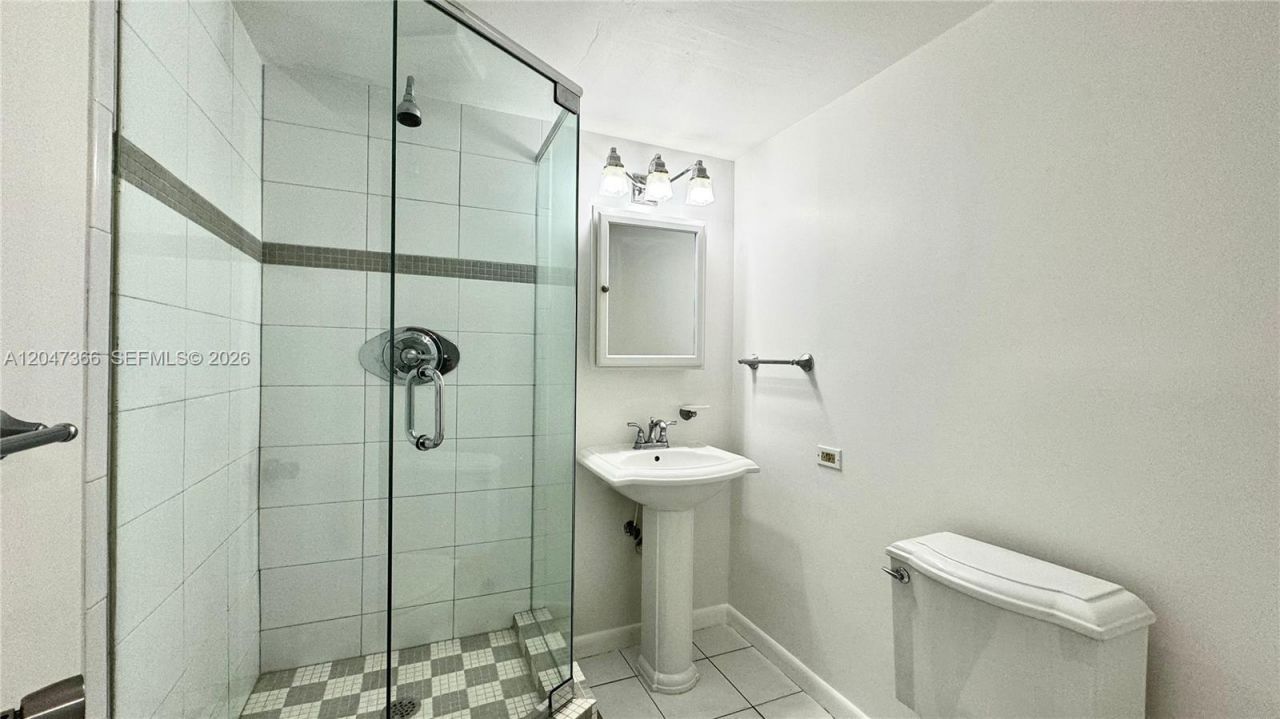 130 S Shore Dr , Unit 4B, Miami Beach, FL 33141 Photo