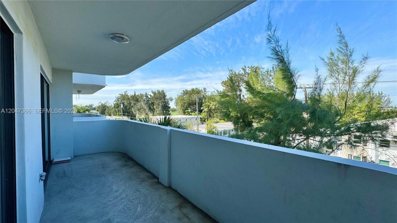 130 S Shore Dr , Unit 4B, Miami Beach, FL 33141 Photo