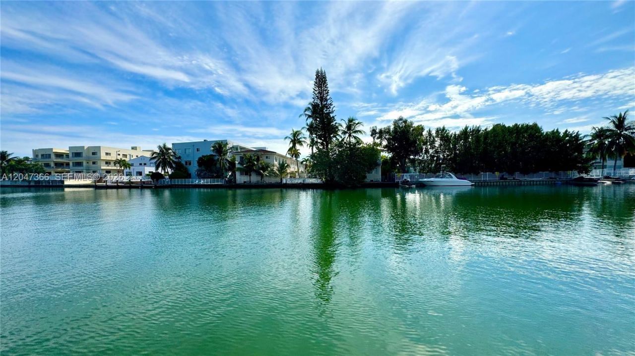 130 S Shore Dr , Unit 4B, Miami Beach, FL 33141 Photo