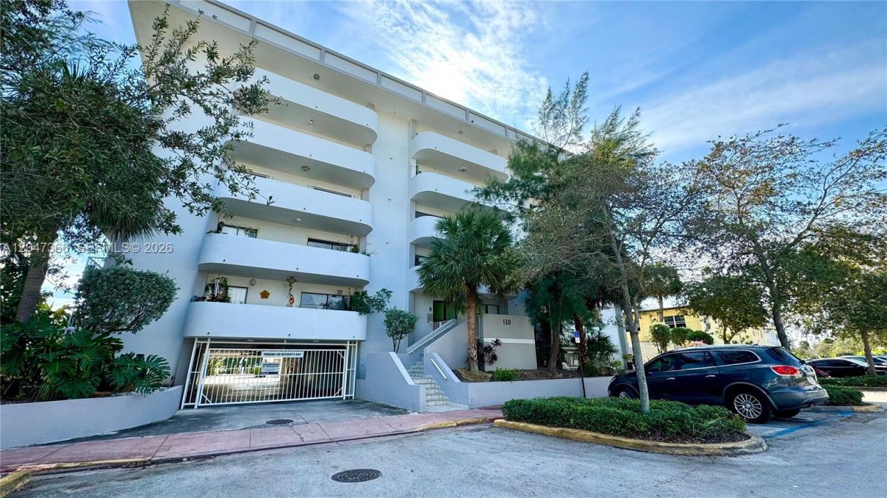 130 S Shore Dr , Unit 4B, Miami Beach, FL 33141 Photo