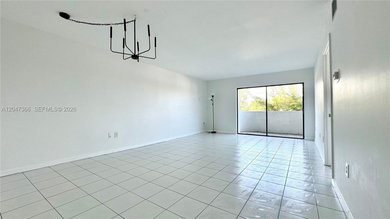 130 S Shore Dr , Unit 4B, Miami Beach, FL 33141 Photo