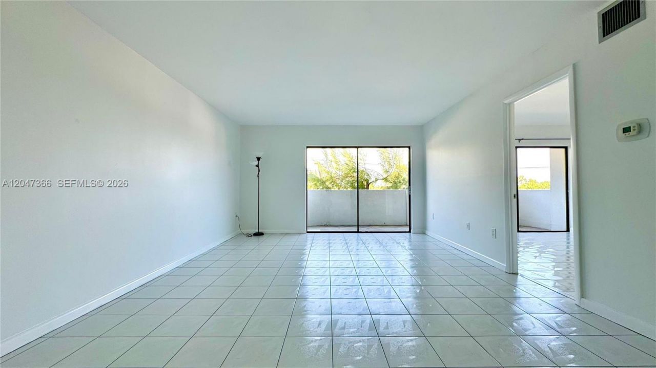 130 S Shore Dr , Unit 4B, Miami Beach, FL 33141 Photo