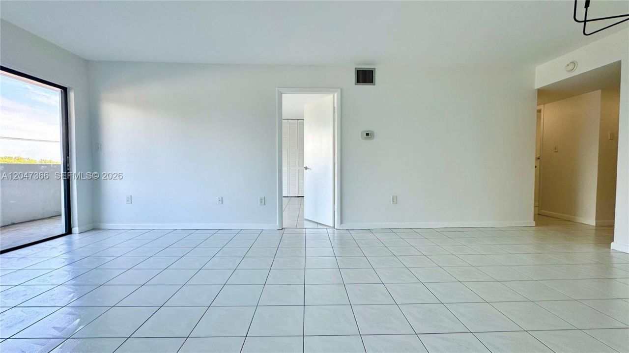 130 S Shore Dr , Unit 4B, Miami Beach, FL 33141 Photo