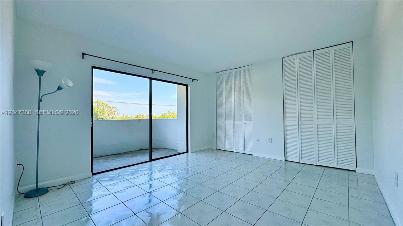 130 S Shore Dr , Unit 4B, Miami Beach, FL 33141 Photo