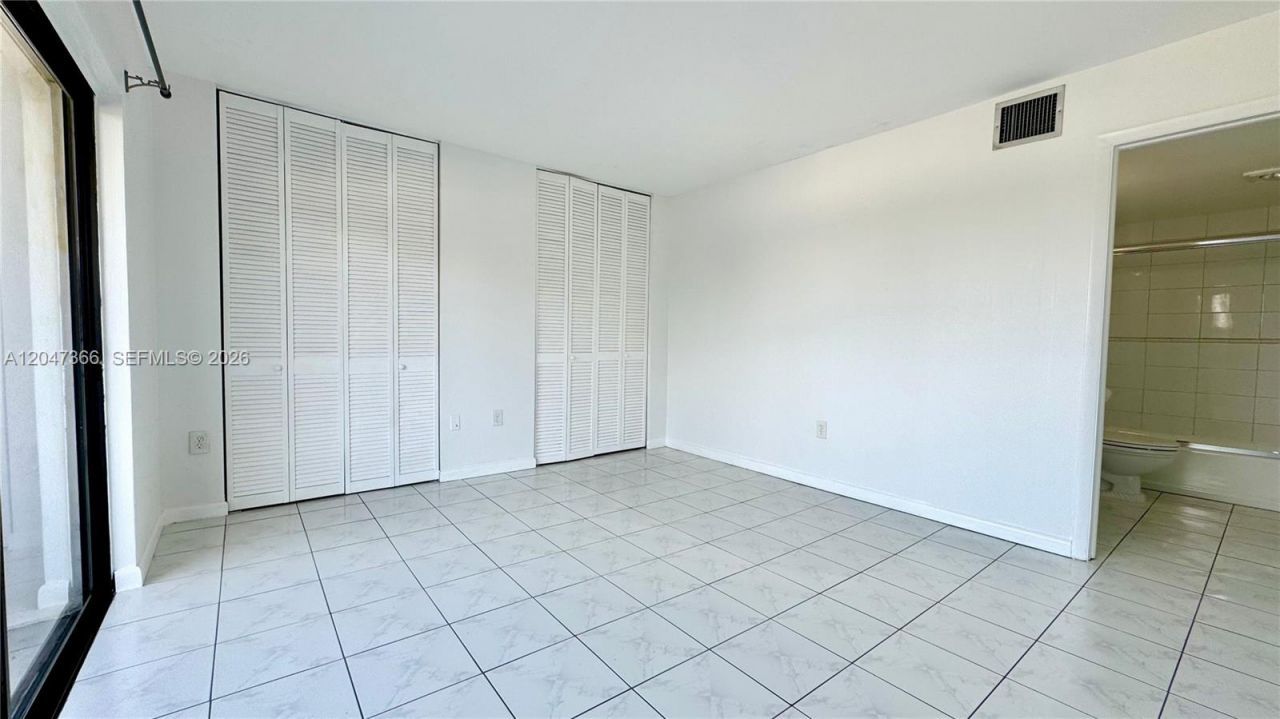 130 S Shore Dr , Unit 4B, Miami Beach, FL 33141 Photo