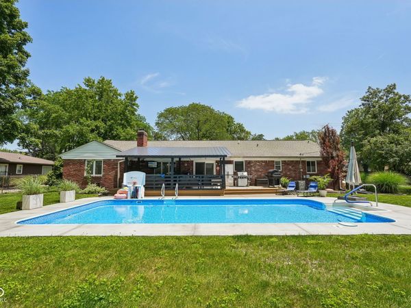 6736 Grosvenor Place, Indianapolis, IN 46220