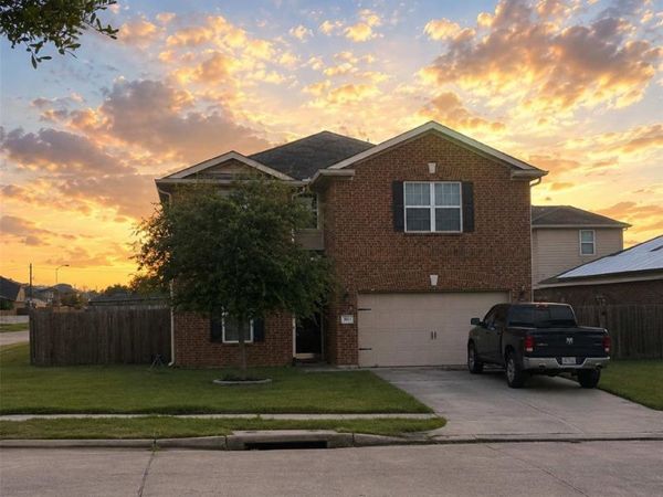 111 Golden Eagle Court, La Marque, TX 77568